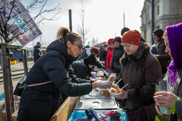 Lviv Ucrânia Março 2022 Crise Humanitária Durante Guerra Ucrânia Voluntários — Fotografia de Stock