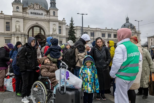 Lviv Ucrânia Apr 2022 Voluntários Refugiados Que Acabaram Chegar Por — Fotografia de Stock