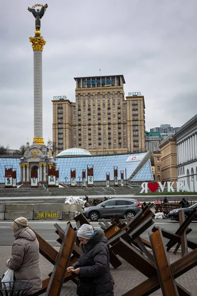 Kyiv Ukraine Apr 2022 Αντιαρματικά Σκαντζόχοιροι Τσέχοι Σκαντζόχοιροι Στην Άκρη — Φωτογραφία Αρχείου