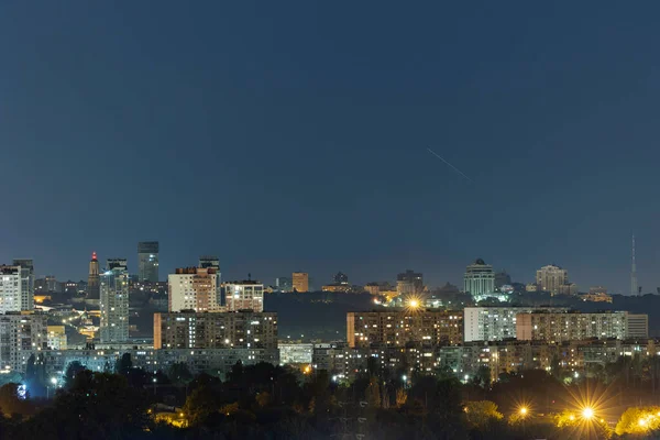 Nocny Pejzaż Wielkiego Miasta Niesamowite Jasne Wielokolorowe Światło Godzinie Policyjnej — Zdjęcie stockowe