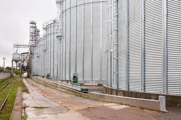 Galvanized Steel Silos Grain Storage Railway Access Roads Loading Railway —  Fotos de Stock