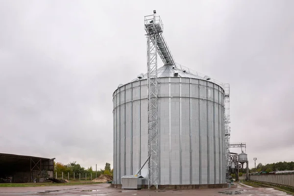 Galvanized steel silos for grain storage. Railway access roads for loading railway cars with grain.