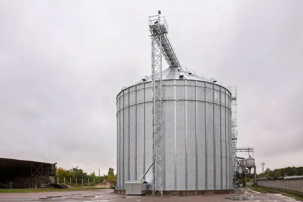 Galvanized Steel Silos Grain Storage Railway Access Roads Loading Railway —  Fotos de Stock