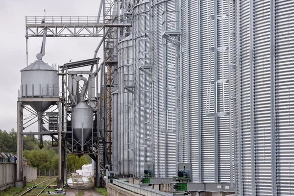 Galvanized Steel Silos Grain Storage Railway Access Roads Loading Railway — 스톡 사진