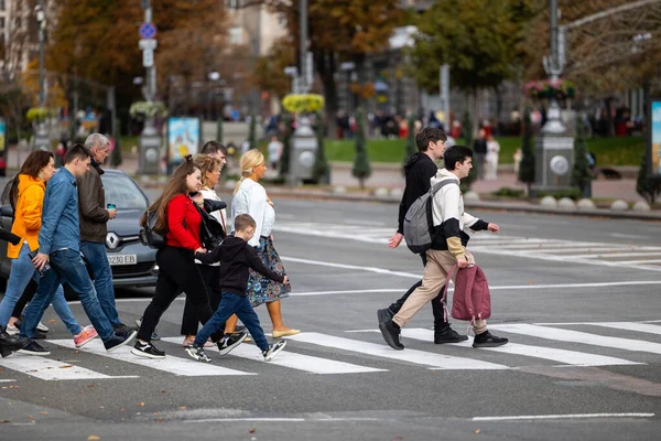 Kiev Oekraïne Oct 2022 Mensen Bewoners Gasten Warme Herfst Weekend — Stockfoto