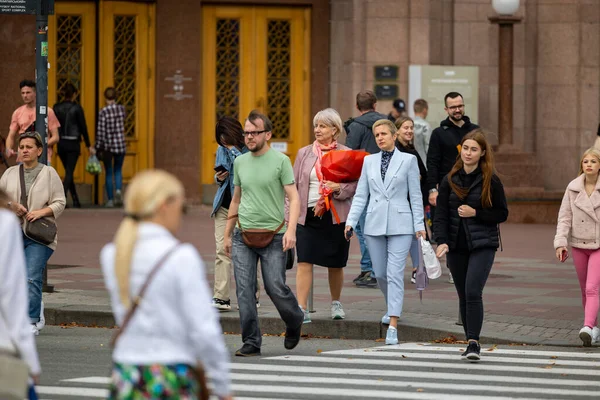 Kyjev Ukrajina Oct 2022 Lidé Obyvatelé Hosté Teplém Podzimním Víkendu — Stock fotografie