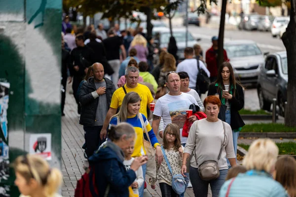 Kyjev Ukrajina Oct 2022 Lidé Obyvatelé Hosté Teplém Podzimním Víkendu — Stock fotografie