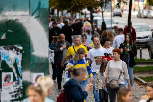 Kyjev Ukrajina Oct 2022 Lidé Obyvatelé Hosté Teplém Podzimním Víkendu — Stock fotografie