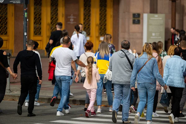 Kijev Ukrajna Oct 2022 Emberek Lakosok Vendégek Meleg Őszi Hétvégén — Stock Fotó