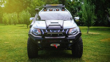 4x4 kamyonet off-road arabası