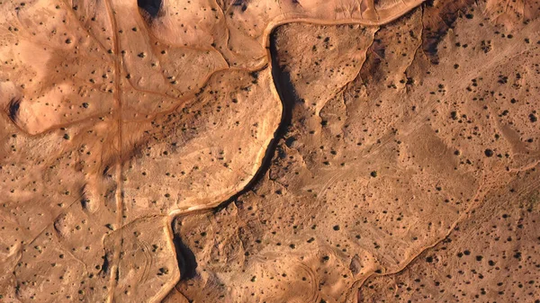 沙漠顶部风景中干涸的河床 — 图库照片#
