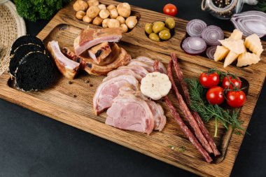 Malzemeli ahşap kesim tahtası