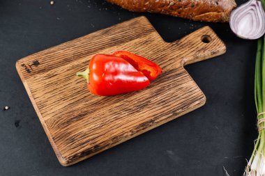 Malzemeli ahşap kesim tahtası