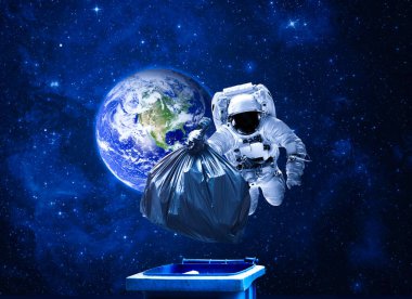 Uzay atıkları, atmosferin kirliliği. Uzayda enkaz ve bir astronot. Astronot uzayda çöp topluyor. Üç boyutlu illüstrasyon. Bu görüntünün elementleri NASA tarafından desteklenmektedir.