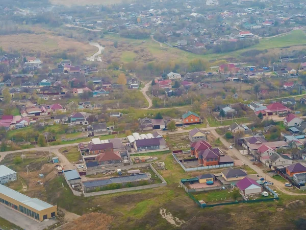 Het dorp met kleine huisjes vanuit vogelperspectief. Zachte focus — Stockfoto