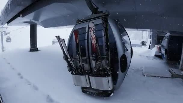 Russie Sotchi Roza Khutor 2021 Les Skieurs Quittent Télécabine Station — Video