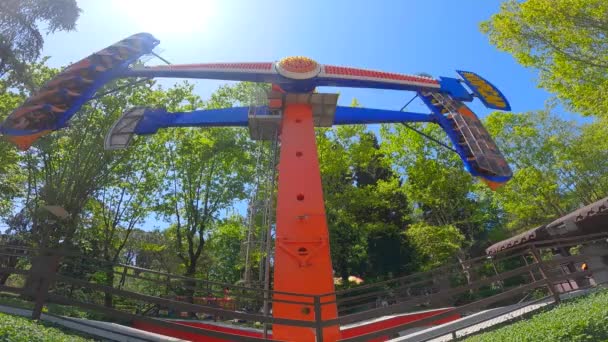 Russia Sochi Park Riviera 2022 Exhilarating Adrenaline Spinning Carousel Attraction — Stock Video