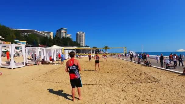 Russland Sotschi 2022 Jugend Beachvolleyball Aktives Beachvolleyballspiel Der Schwarzmeerküste — Stockvideo