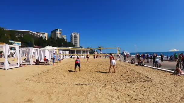 Rusya Soçi 2022 Takımlar Plajda Voleybol Oynar Bulutsuz Mavi Gökyüzünün — Stok video