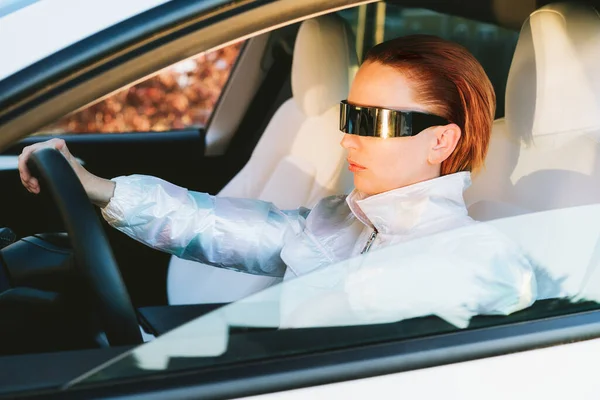 Fashion Cyberpunk Girl Drive Supercar Red Hair Woman Futuristic Eyeglasses — ストック写真