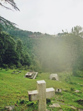 Himachal Pradesh Hindistan 'daki mezarlık.