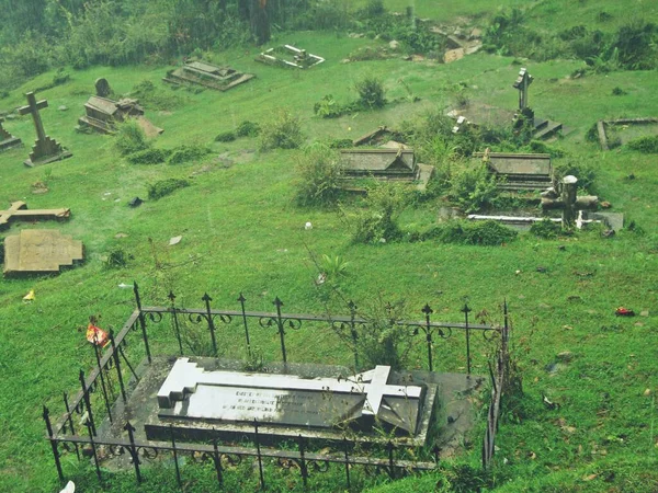 Himachal Pradesh Hindistan 'daki mezarlık.