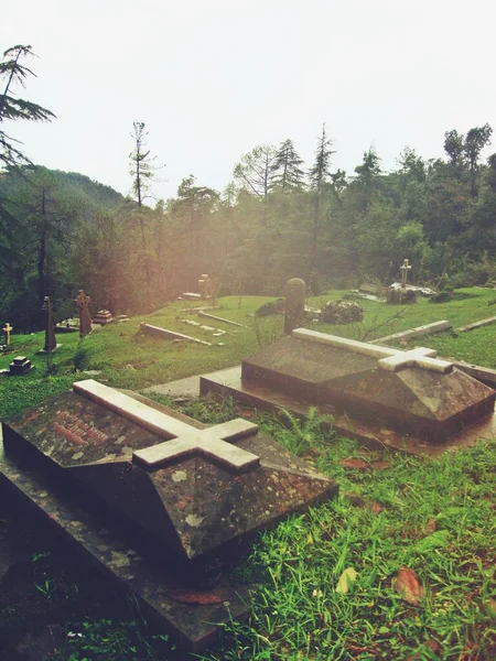 Кладовище Місті Хімачал Прадеш — стокове фото