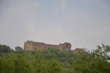 Alwar kalesinin sınır duvarı, Rajasthan, Hindistan 