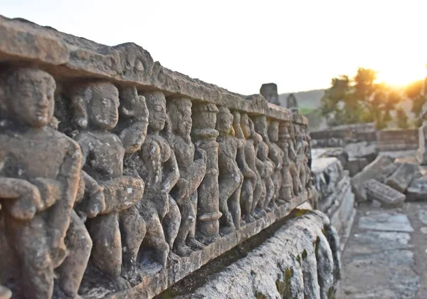 Eski Neelkanth Tapınağı Alwar Rajasthan 'da kaldı.