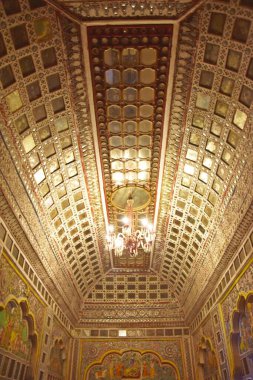 Jodhpur, Rajasthan 'daki Mehrangarh Seesh Mahal Sarayı' nın içinde. 