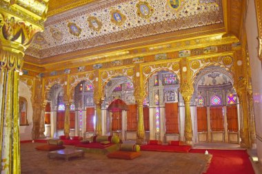 Jodhpur, Rajasthan 'daki Mehrangarh Seesh Mahal Sarayı' nın içinde. 