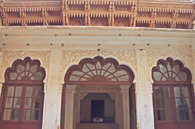 Jodhpur, Rajasthan 'daki Mehrangarh Seesh Mahal Sarayı' nın içinde. 