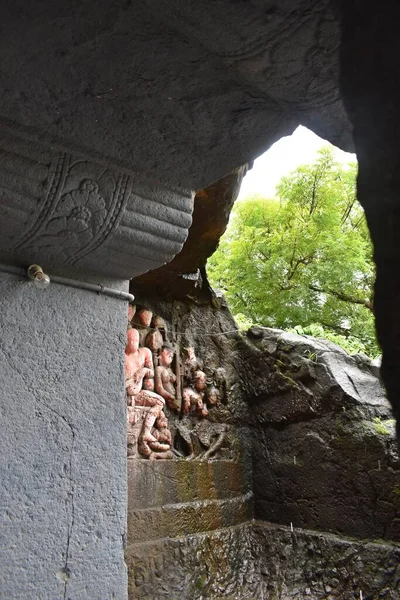 インドのマハラシュトラ州のロングロード洞窟で — ストック写真
