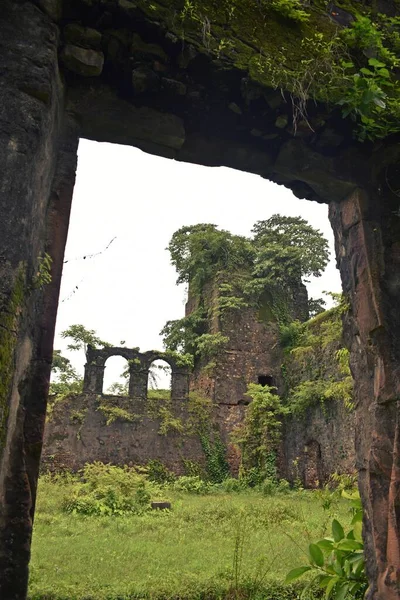 Vasai Kalesi harabesi, Maharashtra, Hindistan 