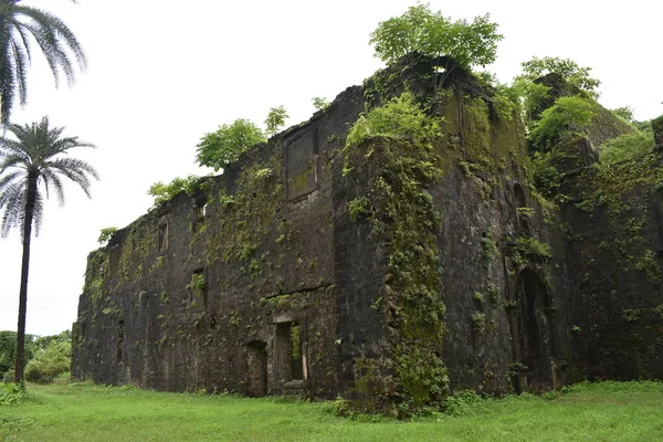 Vasai Kalesi harabesi, Maharashtra, Hindistan 
