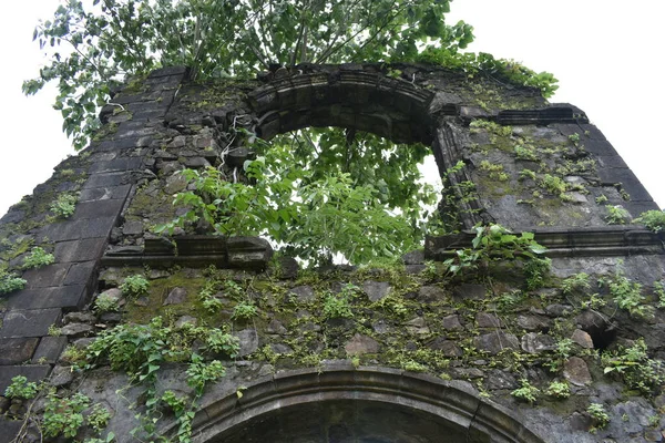 Vasai Kalesi harabesi, Maharashtra, Hindistan 