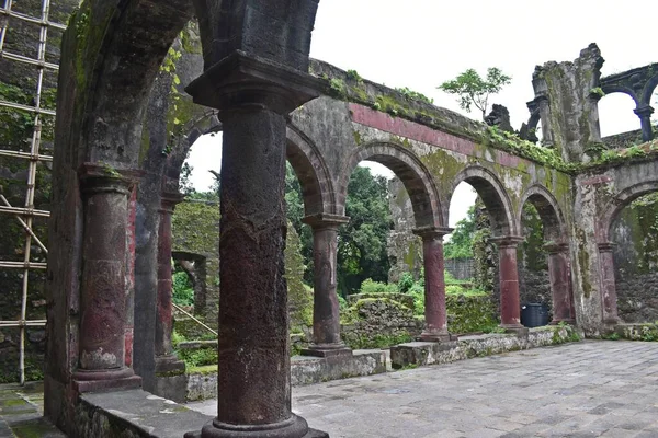 Vasai Kalesi harabesi, Maharashtra, Hindistan 
