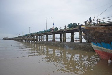 Sahilde balıkçı tekneleri
