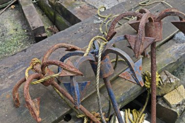 Eski kırsal demir çapası