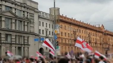 İnsanlar kalabalık, Beyaz Rusya 'da protesto, Minsk. 2020 'deki sahte başkanlık seçimleri. Huzurlu