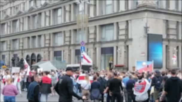 Tłum ludzi, protest na Białorusi, w Mińsku. Fałszywe wybory prezydenckie w 2020 r. Spokojny. — Wideo stockowe