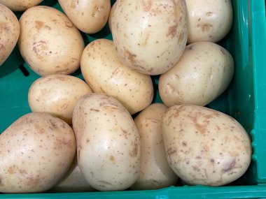 Markette kahverengi patates yığını. Yüksek kalite fotoğraf