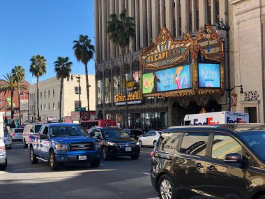 El Capitan Tiyatrosu Hollywood 'da bir Mary Poppins reklamı sunar.