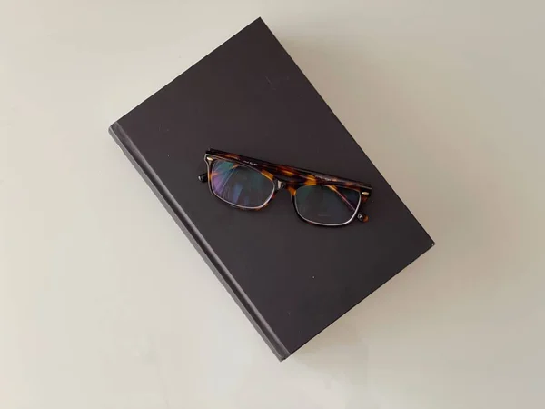 Reading Books Glasses High Quality Photo — Stockfoto