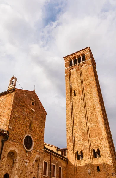 Die Mittelalterliche Kirche San Giacomo Dell Orio Und Der Glockenturm — Stockfoto