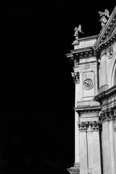 ヴェネツィアのサルテ大聖堂 聖マリア ヘルス バロック様式のファサードの詳細は 17世紀に建てられました コピースペースと黒と白 — ストック写真