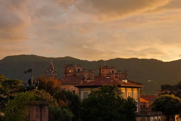 Hermoso Cielo Atardecer Sobre Lucca Centro Histórico Edificios Antiguos — Foto de Stock