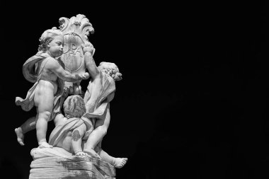 Fontana dei Putti (Angels Fountain with Angels), 1765 yılında Leaning Towe of Pisa 'nın önünde dikildi.)