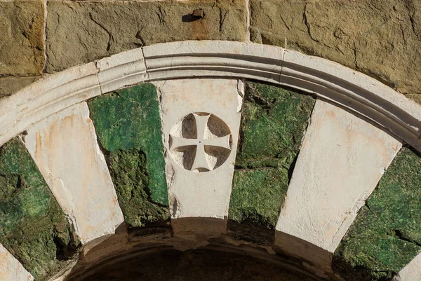 Ancient Cross Lucca Medieval Building Religious Background — Stockfoto