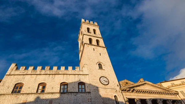 Medieval People Tower Assisi Communal Square City Landmark Clouds — Stockfoto